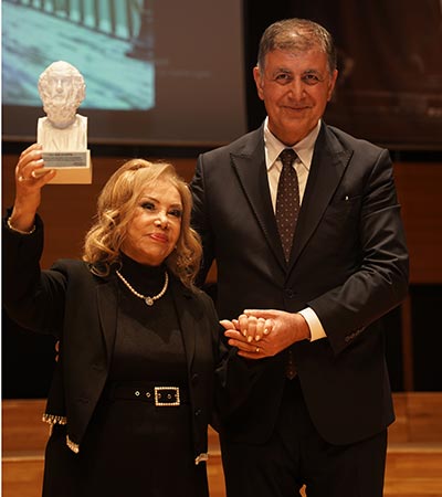 Bedia Akartürk, İzmir Büyükşehir Belediye Başkanı Cemil Tugay